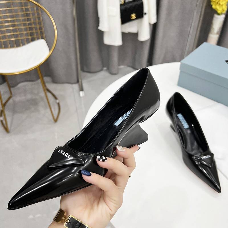 希少色 早い者勝ち♡プラダ トライアングルロゴ パンプス 偽物  多色 pug46381高い品質