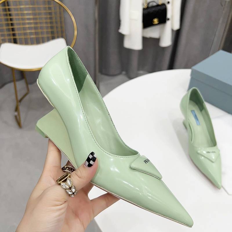 希少色 早い者勝ち♡プラダ トライアングルロゴ パンプス 偽物  多色 pug46381