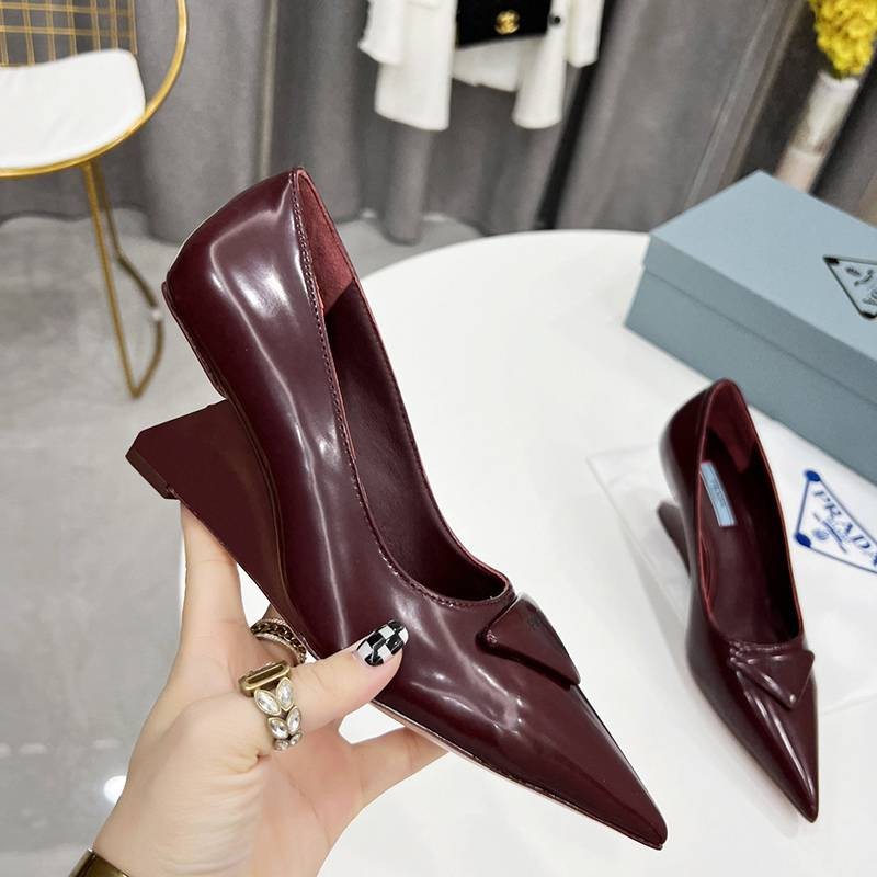 希少色 早い者勝ち♡プラダ トライアングルロゴ パンプス 偽物  多色 pug46381