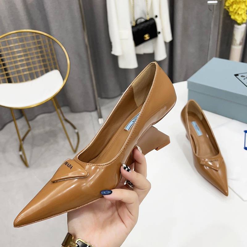 希少色 早い者勝ち♡プラダ トライアングルロゴ パンプス 偽物  多色 pug46381