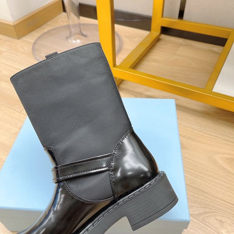 超希少！プラダ 偽物 レザー レースアップブーティー pum38440代引きを販売
