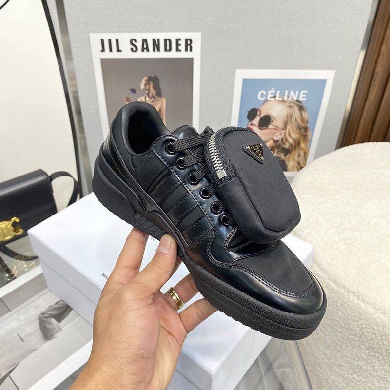 目を惹くカラーブラック×アディダス コピー コラボロートップスニーカー Re-Nylon ロゴ pun56225人気