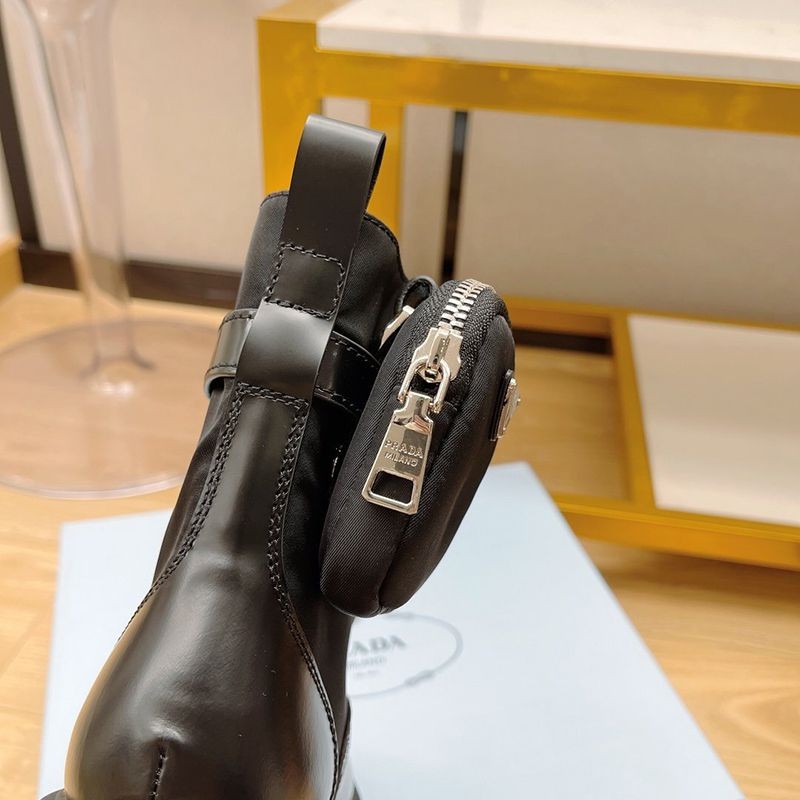 超話題!プラダ モノリス コピー ブラッシュドレザーxナイロン コンバットブーツ pur30762代引きを販売