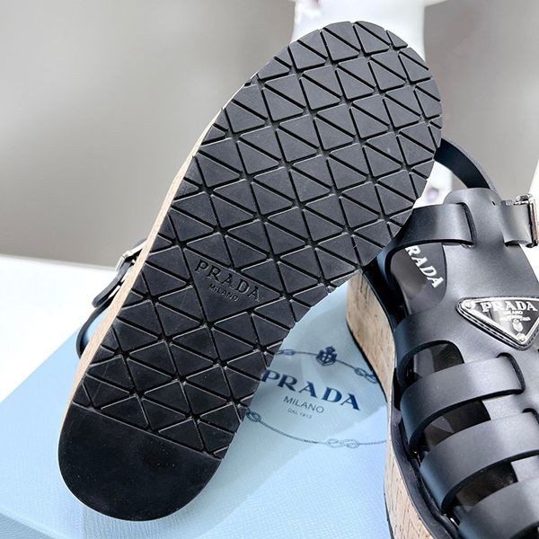 お洒落プラダ Rubber wedge platform sandals ウェッジサンダル 偽物 pur40331N級品