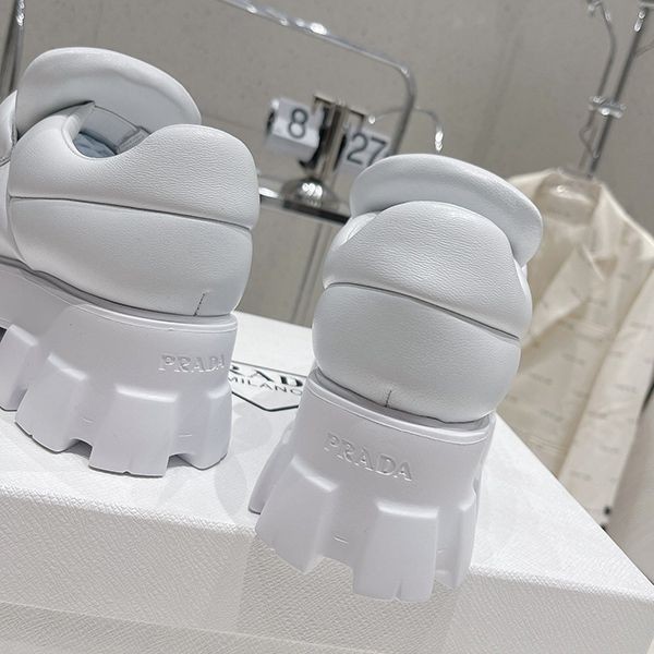 入手困難プラダ ソフト パデッドナッパレザー ローファー コピー puu80418N級品