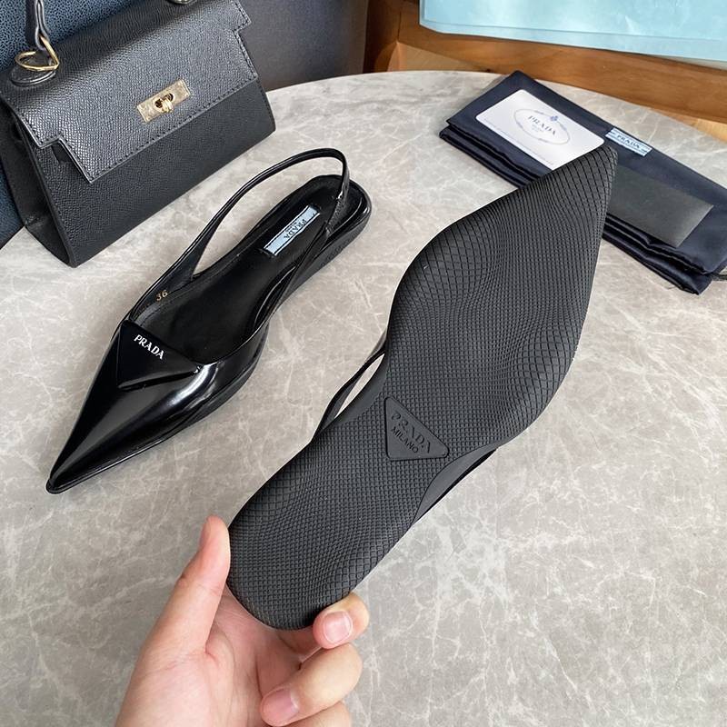 新色☆希少 プラダ 新作 ローヒールパンプス コピー puw25350代引きを販売