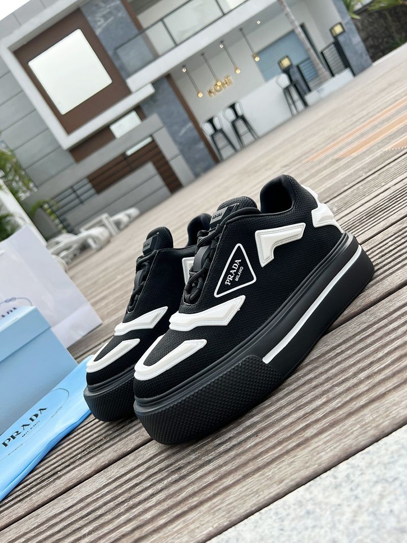 超話題!プラダ マクロ Re Nylon スニーカー puw56605代引きを販売