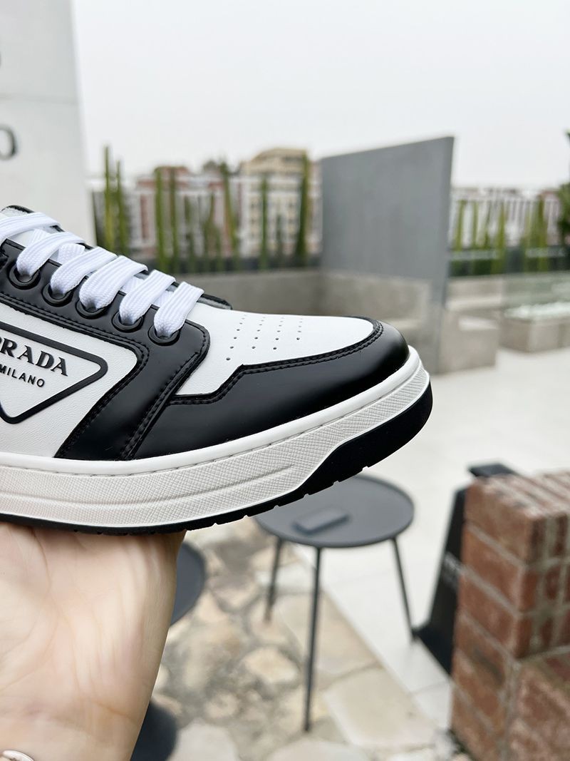 希少色プラダ ロゴ レザー 偽物 スニーカー pux70396N級品
