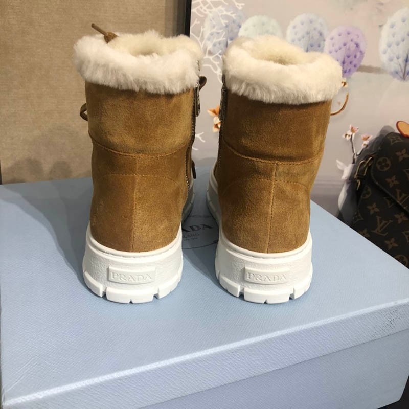 21-22AW プラダ ブロー シャーリングライン スエード スノーブーツ puy18038代引きを販売