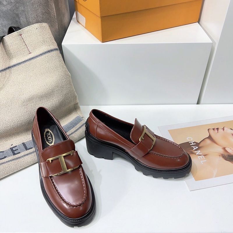 《大人気》関税送料込 TODS レザー Tタイムレスメタル ローファー コピー tob87668
