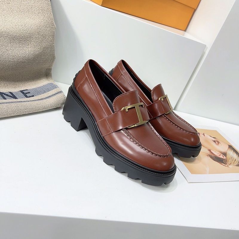 《大人気》関税送料込 TODS レザー Tタイムレスメタル ローファー コピー tob87668通販