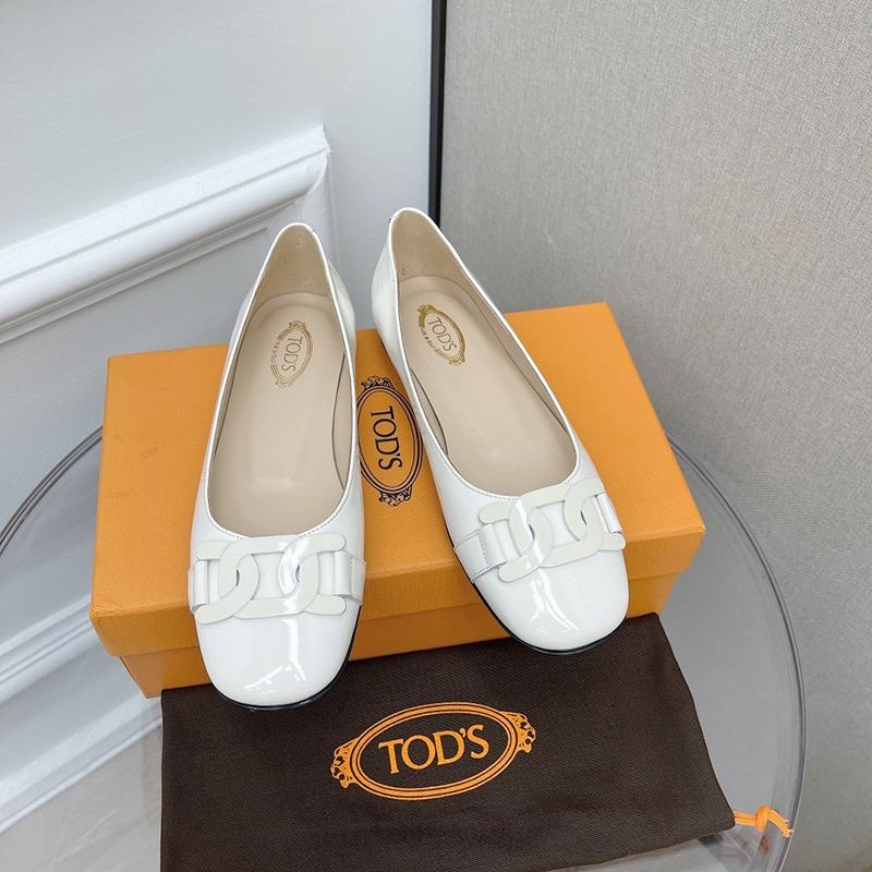 21-22AW【トッズ 偽物】チェーンモチーフ フラットシューズ tof14070通販