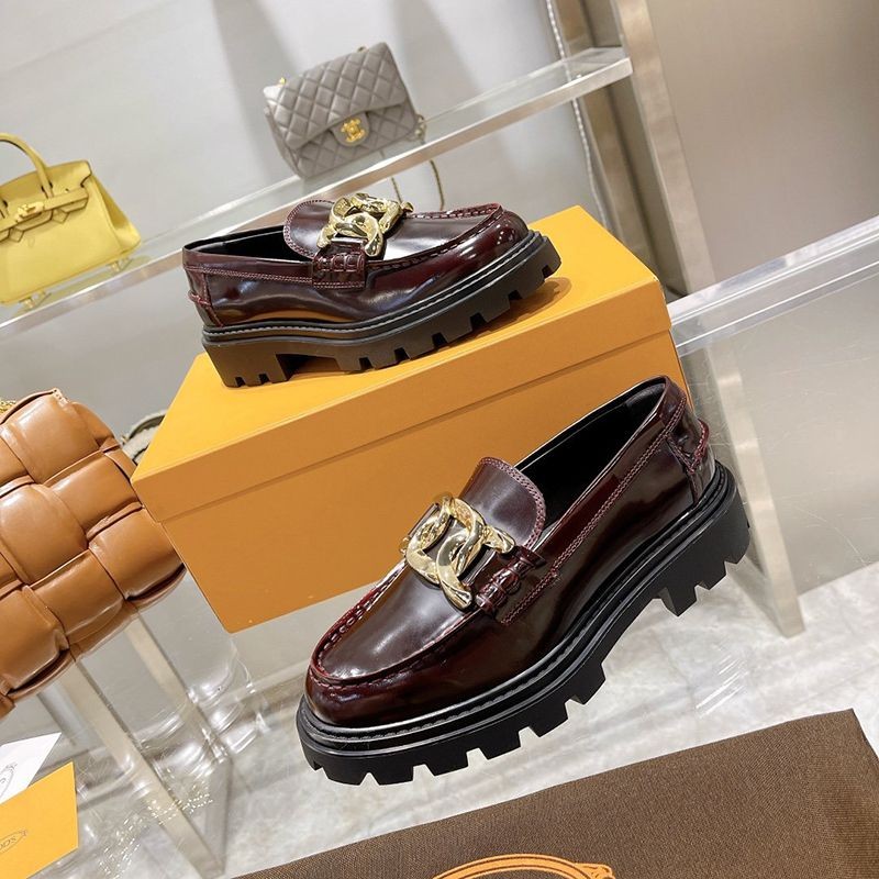 人気No1 TODS レディース ローファー レザー ロゴ入りメタル コピー toq95328高い品質