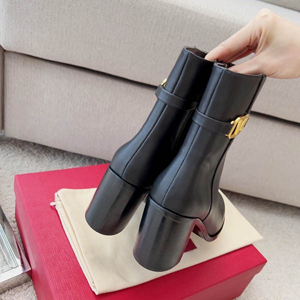 稀少 ヴァレンティノ コピー Vロゴ シグネチャーアンクルブーツ Vux30282代引きを販売