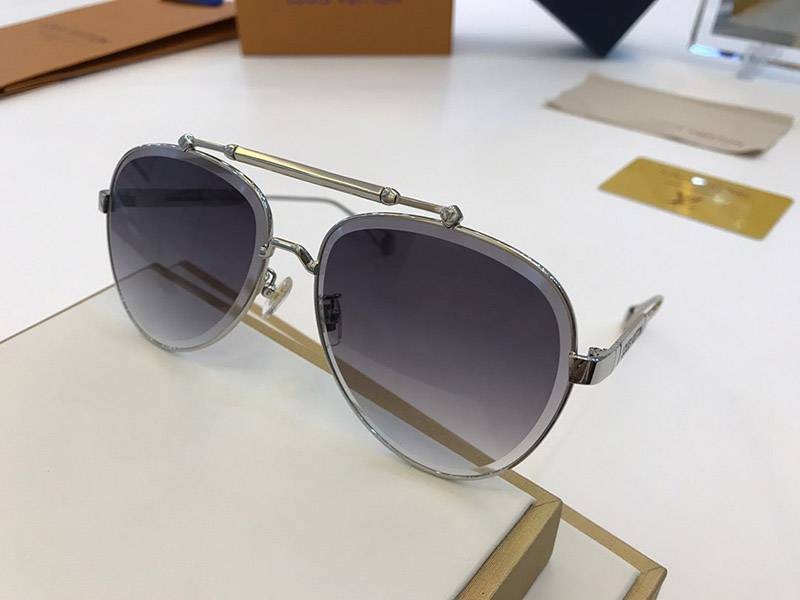 日本未入荷 ルイヴィトン サングラス コピー クロックワイズ キャンバス vue87862最高級
