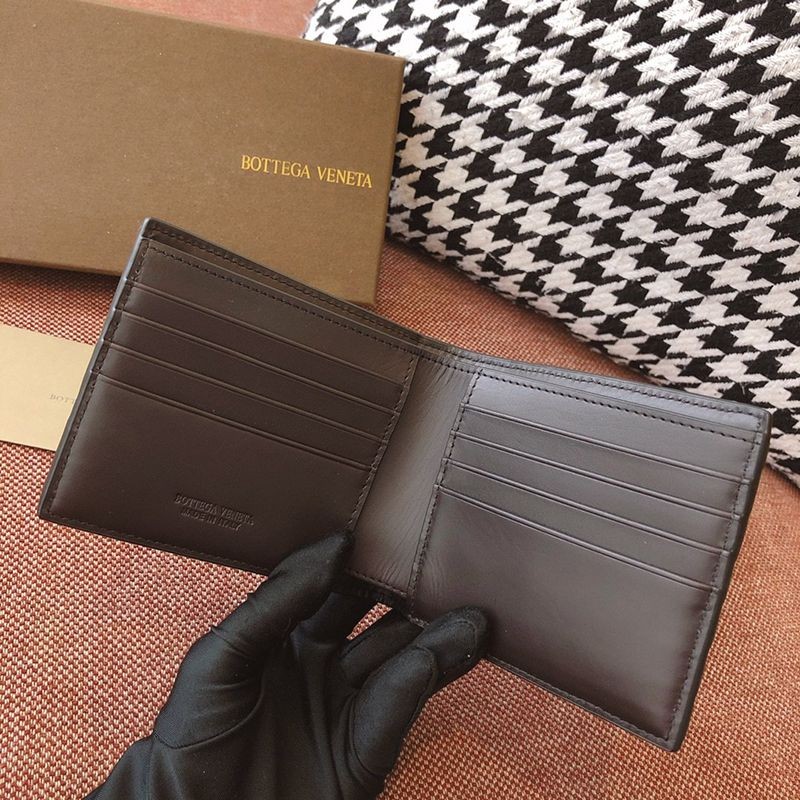 日本未入荷ボッテガヴェネタ 二つ折りウォレット コピー bon84583N級品