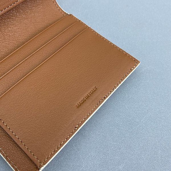 世界中で大人気♪セリーヌ コピー スモール トリフォールドウォレット 10D572BZ9_01TA代引きを販売