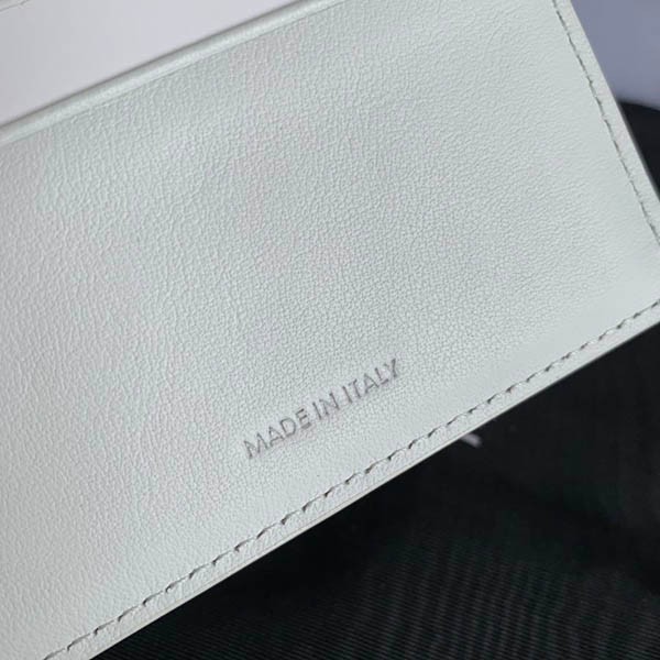 セリーヌ スモールトリフォールドウォレット コピー Ceb89686N級品