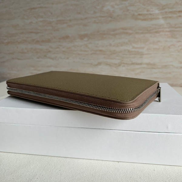 N級品【セリーヌ】ラージ ジップドウォレット 長財布 偽物 Cee39397最高級