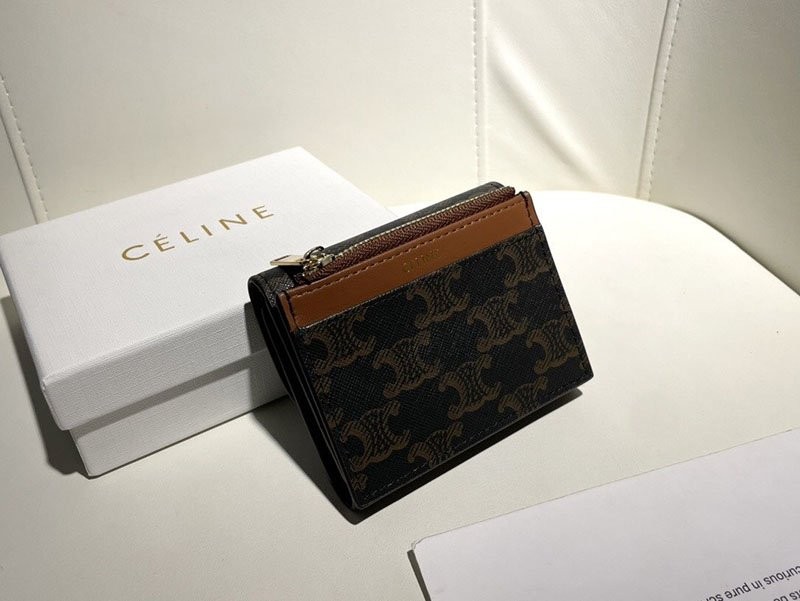 人気急上昇 セリーヌ スモール トリオンフウォレット シャイニー ペプル Cej26197激安送料無料