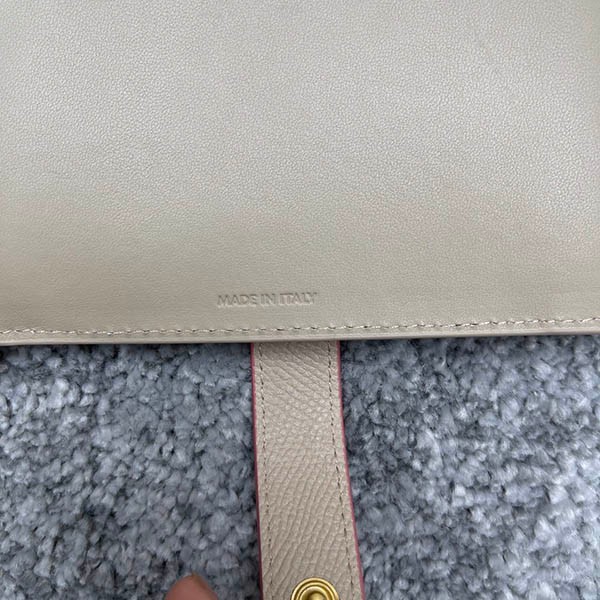 セリーヌ 偽物 ミディアムストラップウォレット 財布 Cej66179高い品質