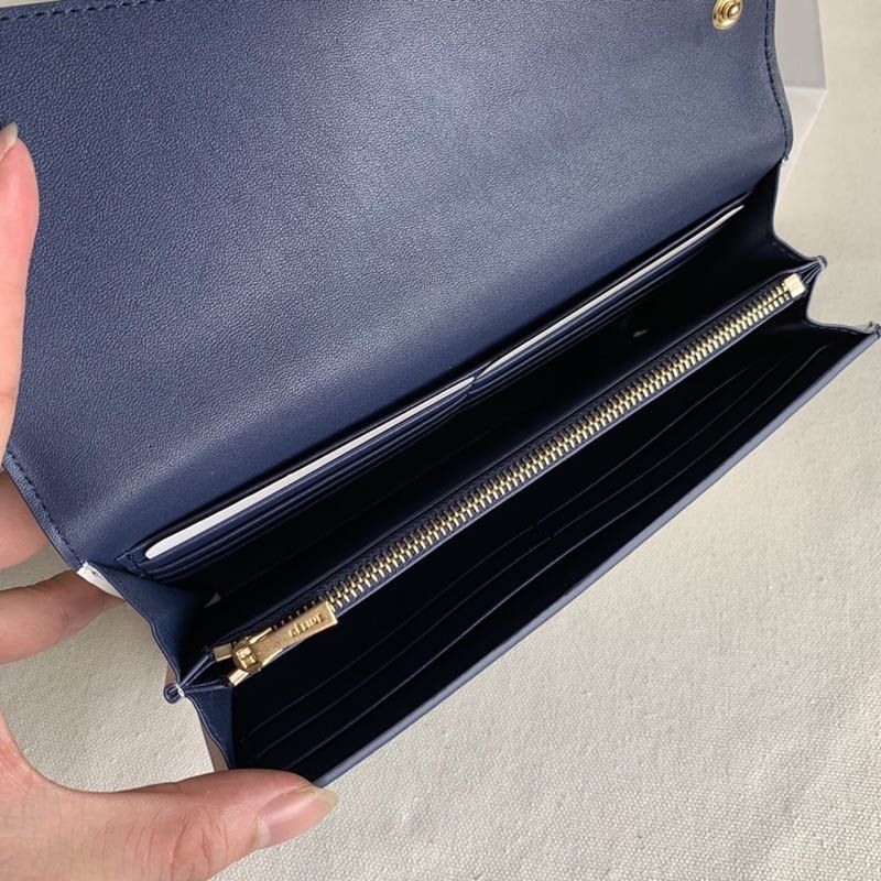 稀少 セリーヌ バイカラー ウォレット スーパーコピー Cel23462N級品