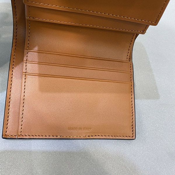 超希少！セリーヌ 偽物 スモール トリフォールドウォレット Cem84262N級品