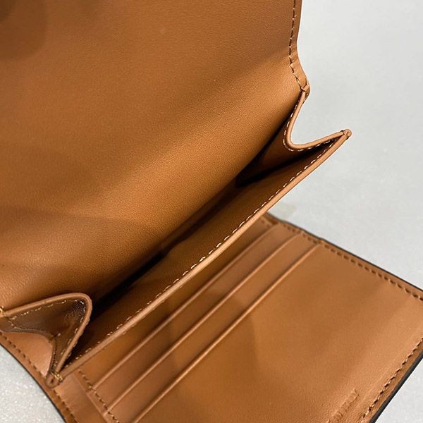 超希少！セリーヌ 偽物 スモール トリフォールドウォレット Cem84262代引きを販売