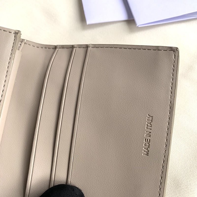 人気急上昇 セリーヌ/スモール トリフォールド ウォレット スーパーコピー Cen62981N級品