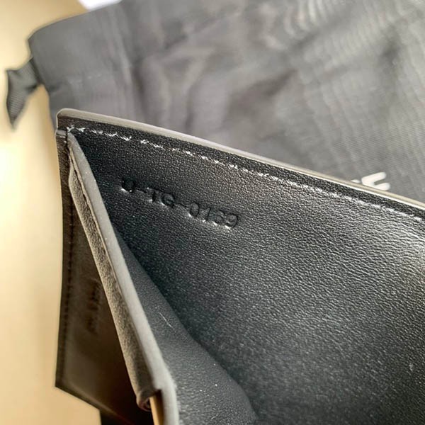 セリーヌ 偽物 スモールトリフォールドウォレット Cep06176品質保証