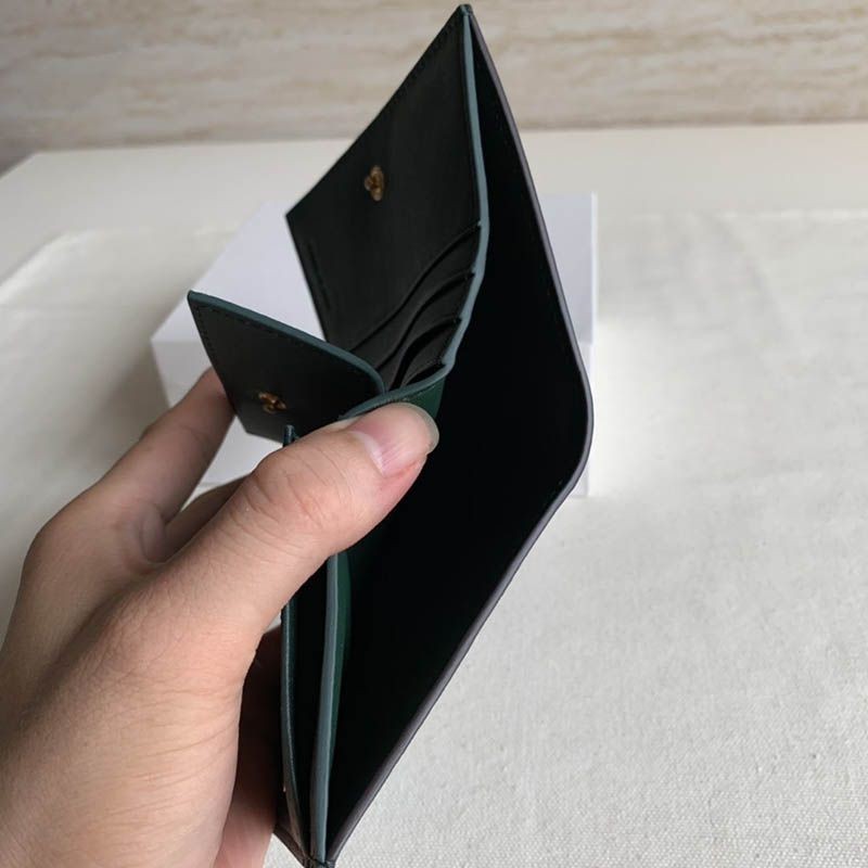 大人気！☆セリーヌ☆コンパクト 折りたたみ財布 偽物 Ceq59431代引きを販売
