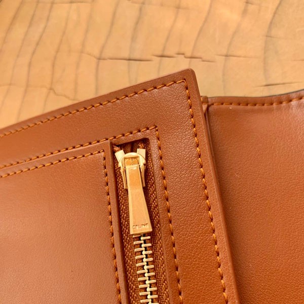 信用第一 セリーヌ 偽物 ストラップ / トリオンフキャンバス 二つ折り財布 Cex76314N級品