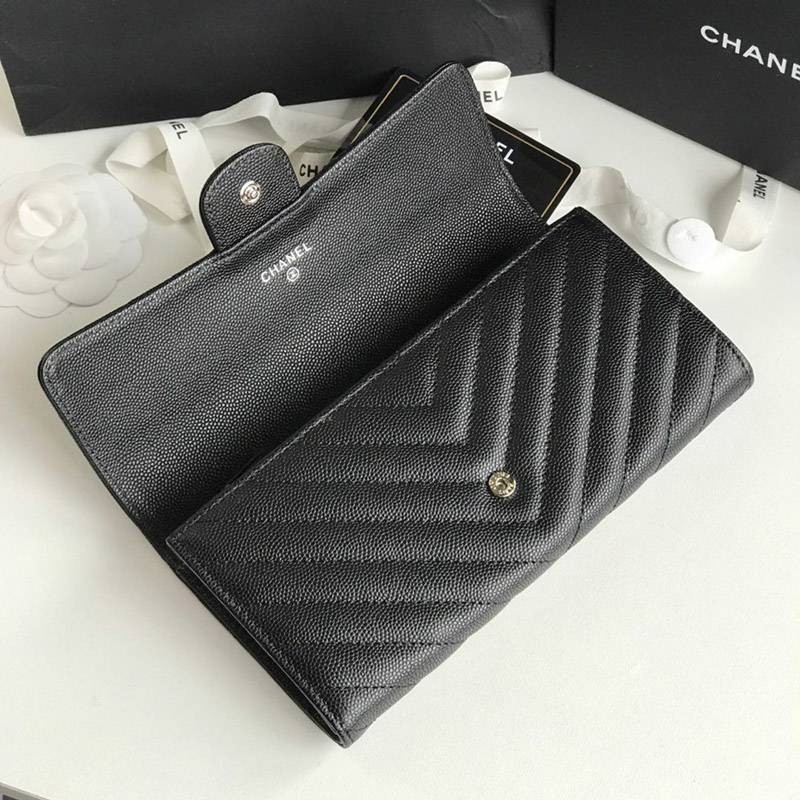 希少限定品 シャネル 二折りカブセ長財布 キャビア sho32812人気