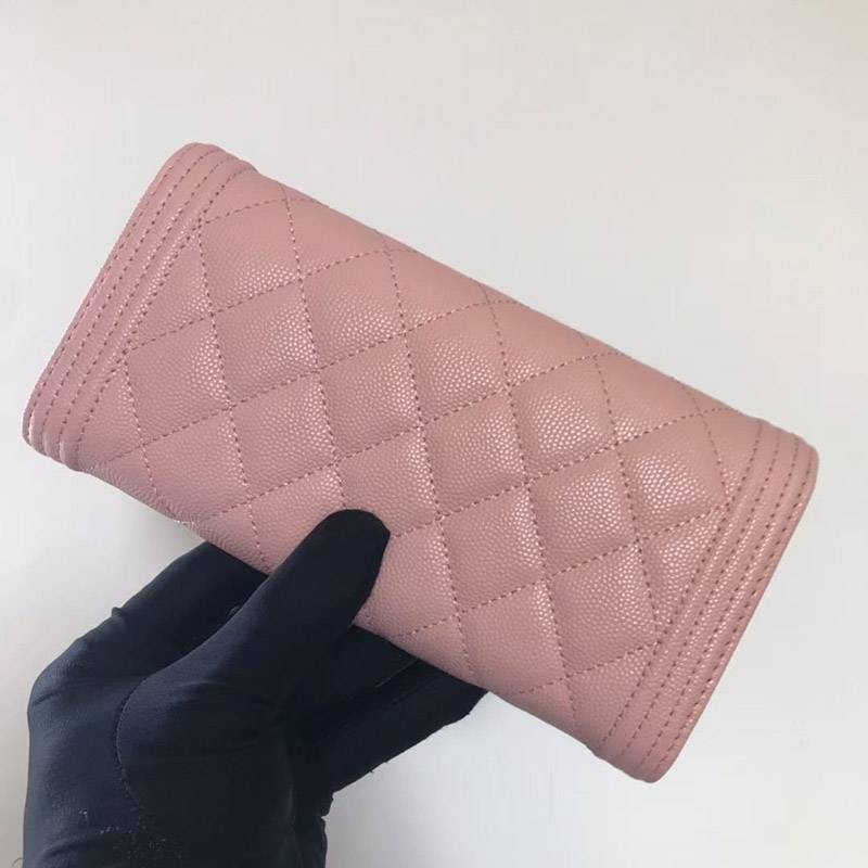 スーパーコピーシャネル キャビア 二折りカブセ長財布 ボーイ シャネル shp94773高い品質