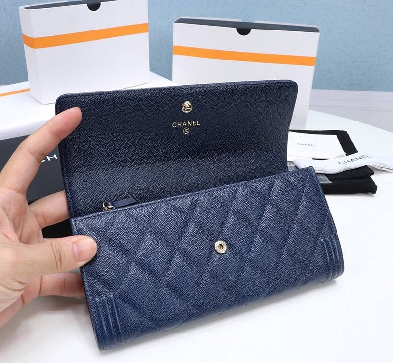 N級品シャネル キャビア コピー 二折りカブセ長財布 ボーイ シャネル shb94493N級品