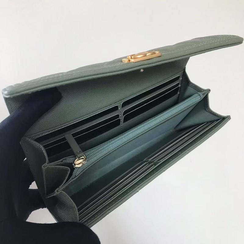 最高な材質シャネル キャビア 二折りカブセ長財布 偽物ボーイ シャネル shc96709品質保証