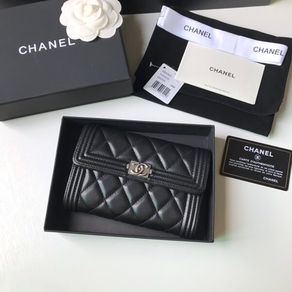 シャネル ウォレット 折りたたみ財布 CCマーク 人気A84302通販