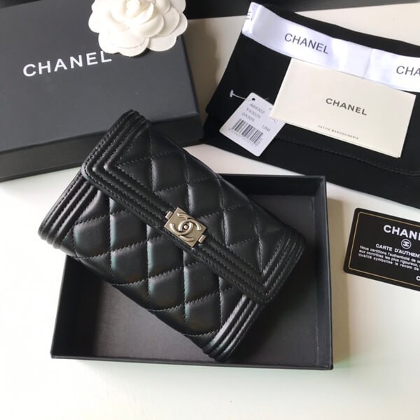 シャネル ウォレット 折りたたみ財布 CCマーク 人気A84302高い品質