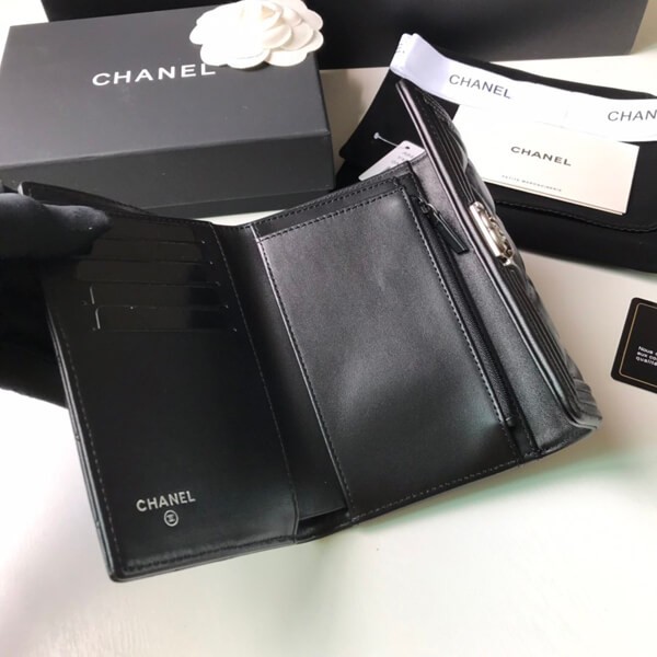 シャネル ウォレット 折りたたみ財布 CCマーク 人気A84302品質保証