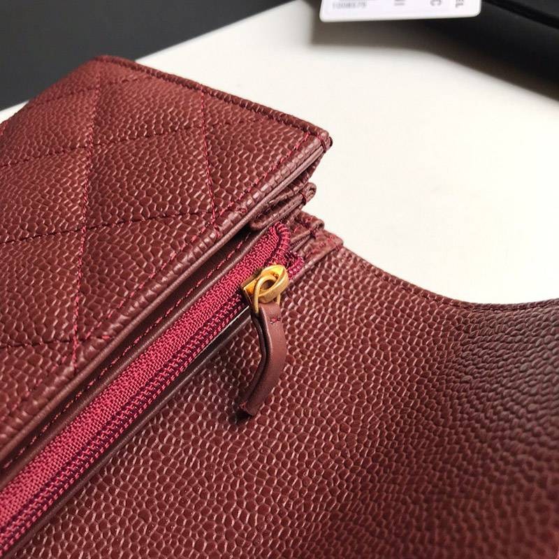 注目度抜群！シャネル 二折りカブセ長財布 コピー キャビア shn77727代引きを販売