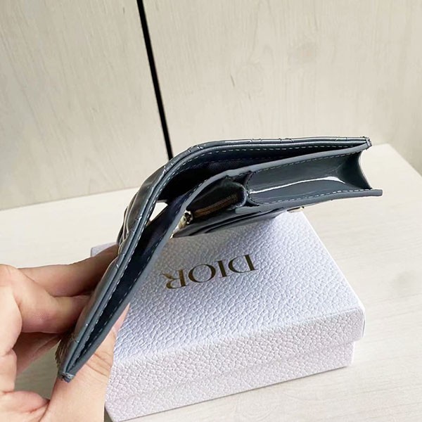 レディディオール コピーN級品 ミニウォレット パテントカーフスキン 2つ折り S0178OVRB_M41G代引きを販売