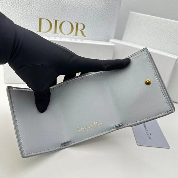 100%実物写真！ディオール 30 MONTAIGNE コピー コンパクトウォレット dee06416代引きを販売