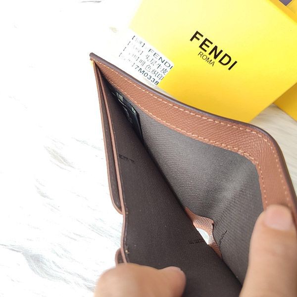 フェンディ ブラウンファブリック  スーパーコピー二つ折り財布 偽物 7M0339AJJ8F1HRH品質保証