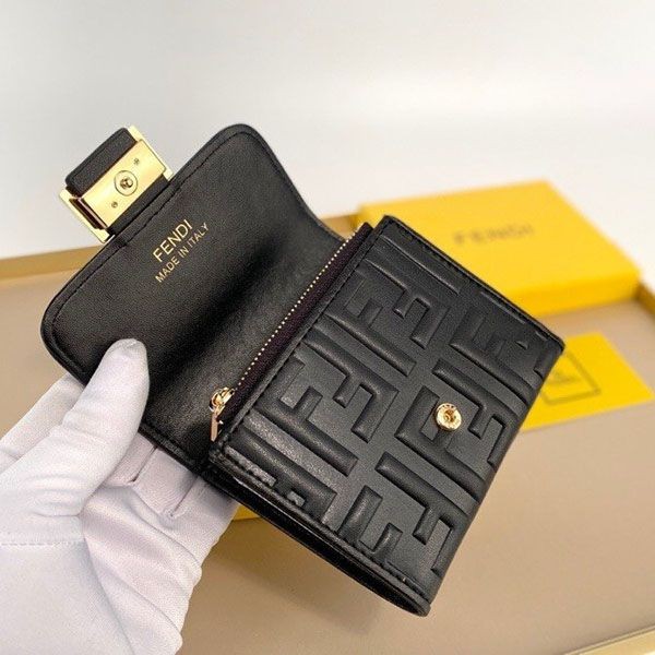 大人気！フェンディ 三つ折り財布 偽物 fee70358人気