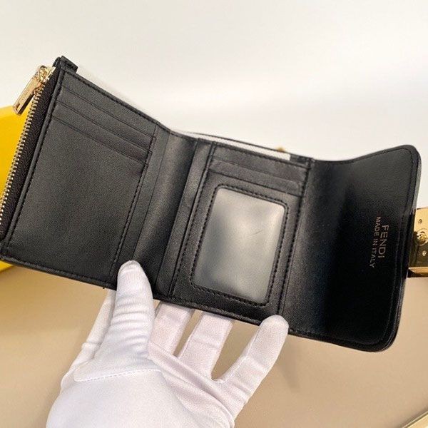 大人気！フェンディ 三つ折り財布 偽物 fee70358代引きを販売