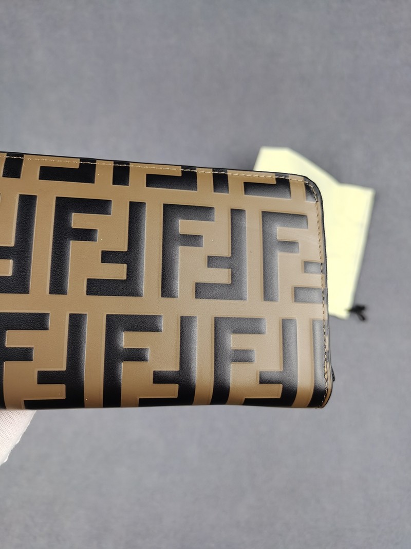 超希少！フェンディ 財布 コピー ラムレザー カスタマイズ ピーカブー ロゴ カード ジッパーウォレット feh04391激安送料無料
