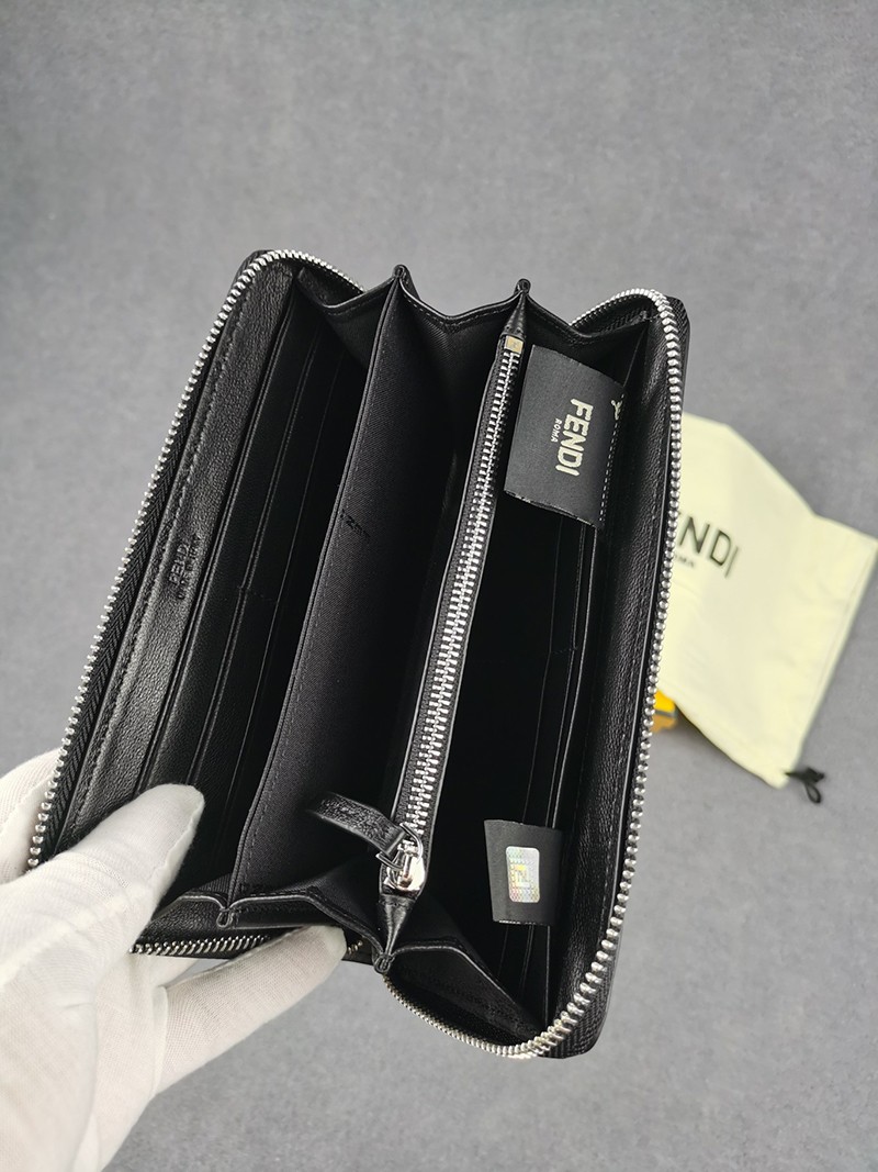 超希少！フェンディ 財布 コピー ラムレザー カスタマイズ ピーカブー ロゴ カード ジッパーウォレット feh04391品質保証