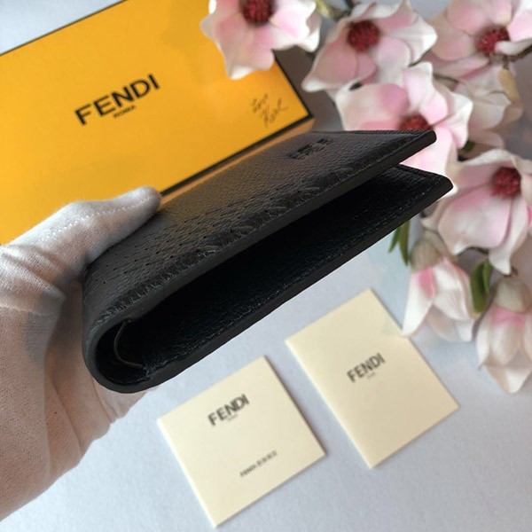 ★日本!!人気！フェンディ 二つ折り財布 スーパーコピー fej18413人気