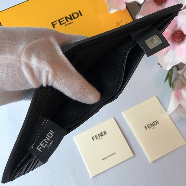 ★日本!!人気！フェンディ 二つ折り財布 スーパーコピー fej18413品質保証