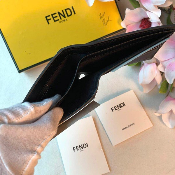 ★日本!!人気！フェンディ コピー ブラックレザー二つ折り財布 feo02506代引きを販売